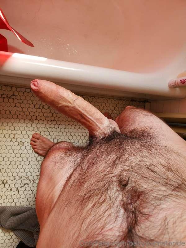 Who wanna shower with Eliott?