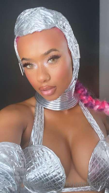Space girl 🚀