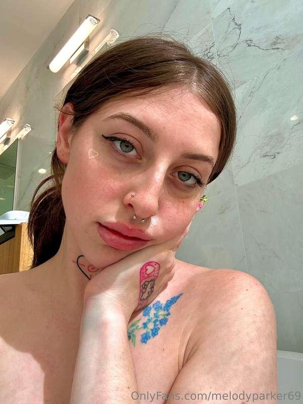 I’m feeling extra naughty today… who wants a custom video ma..