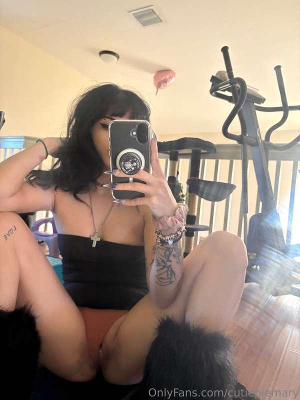 snuck pics while cleaning hehe 