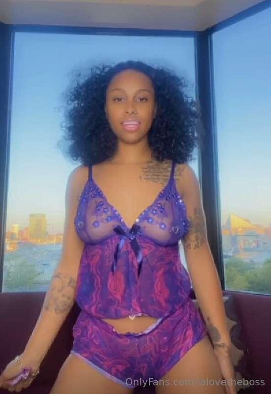 ### I'm craving for some juicy 🍆 how I wish someone can spoi..