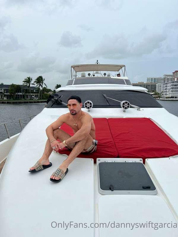 dannyswiftgarcia image #0