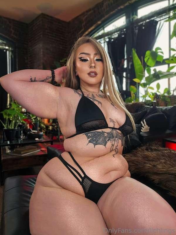 So many cute swimsuits to show off (and take off 😈 ) for you..