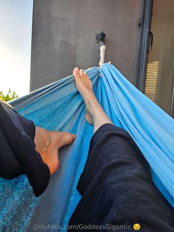 Relaxing whilst you goon over me 