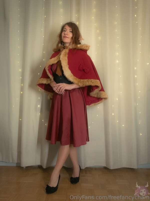 Cette superbe robe a déjà une capeline intégrée ... Mais j'a..