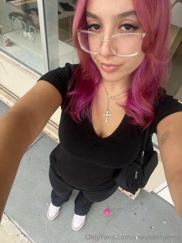 Want to CUM all over my glasses 💦💦