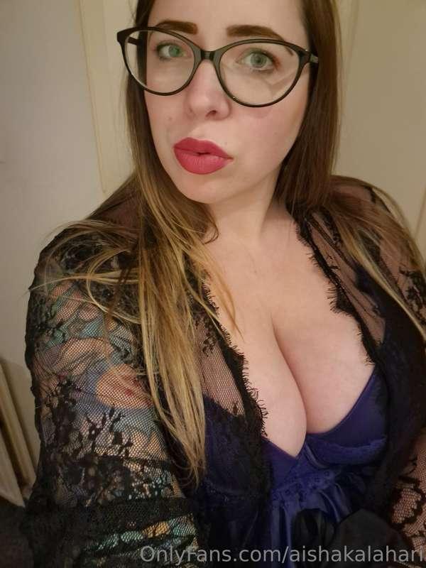 Will you serve your mommys big tits tonight? 😈
Check out you..
