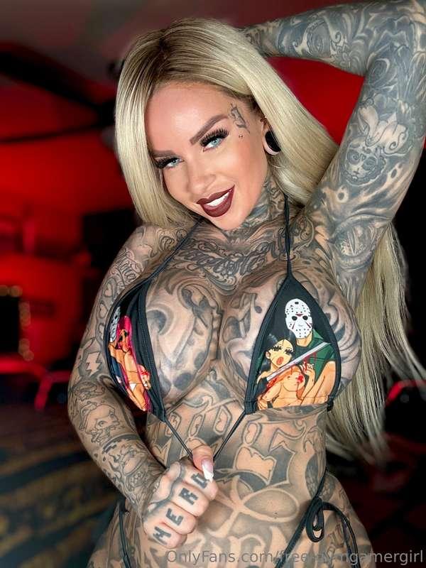 I need something thick between my tits …👀