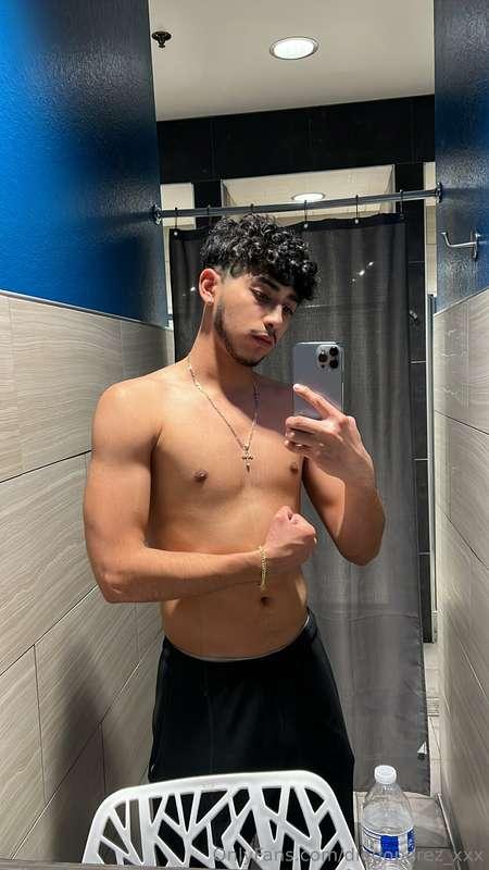 In the gym working ✔️