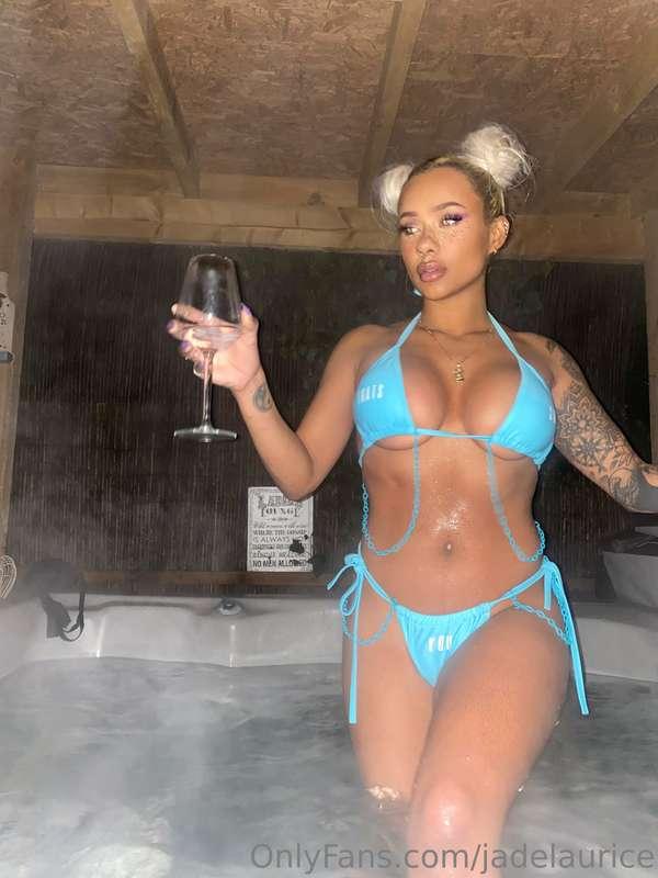 Cheers to the freaking weekend 🥂