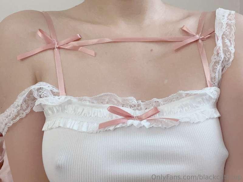 Can I show you my nipples 我可以让你看看我的乳头吗