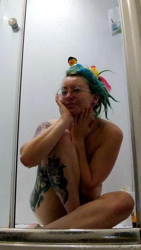 This little duck went swimming one day,
Over my tits and far..