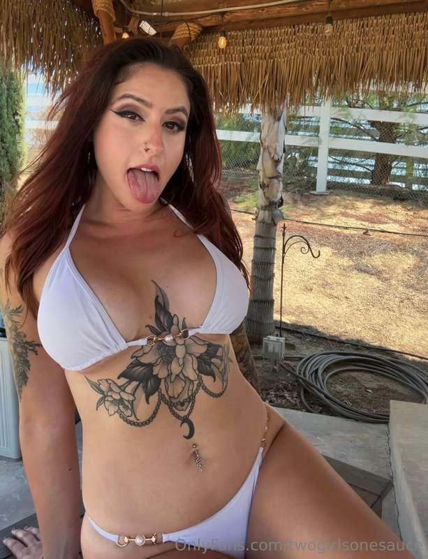 Cum chat with me on my VIP page where I have an extensive vi..