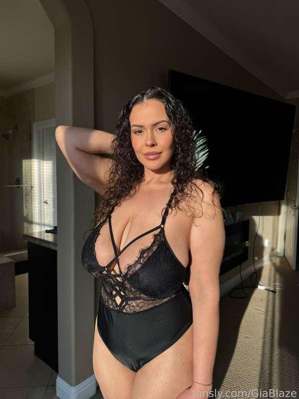 Bella 😘

#model #gorgeous #bombshell #curvy #busty #milf #brunette #brownhair #pretty #goddess
