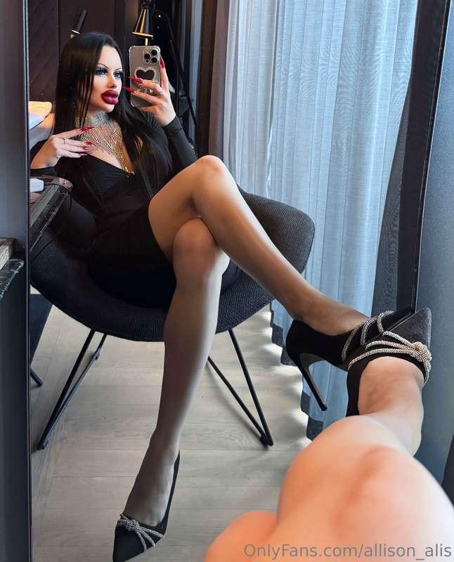Kneel before me👑