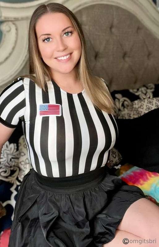 Let’s see how long you last in my DMs 😏🍒