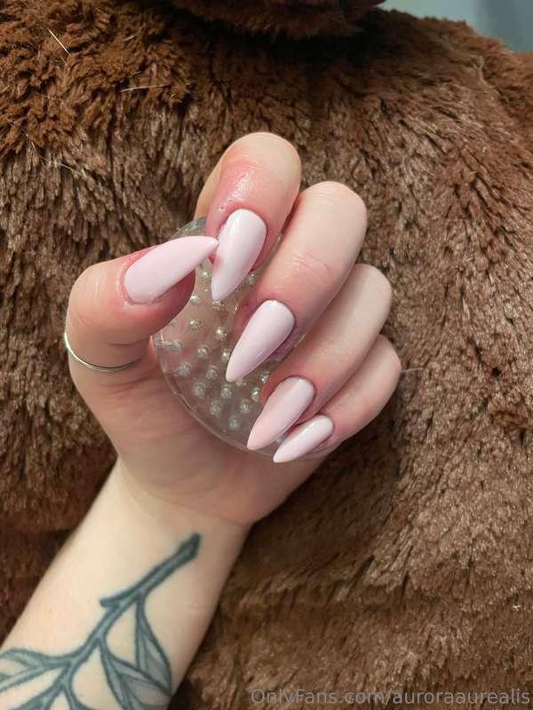 a fresh set!! it can get tiring but i love doing my own nail..
