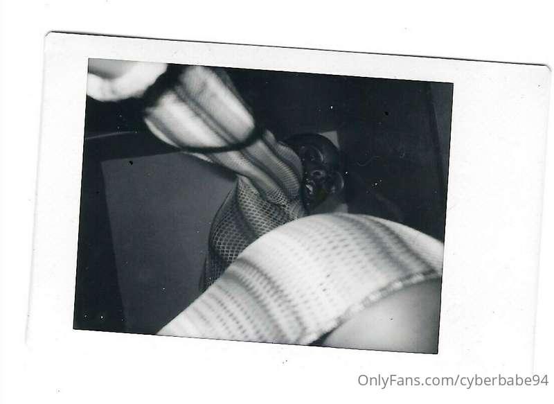 i’m selling polaroids again. come get y’all juice 😈