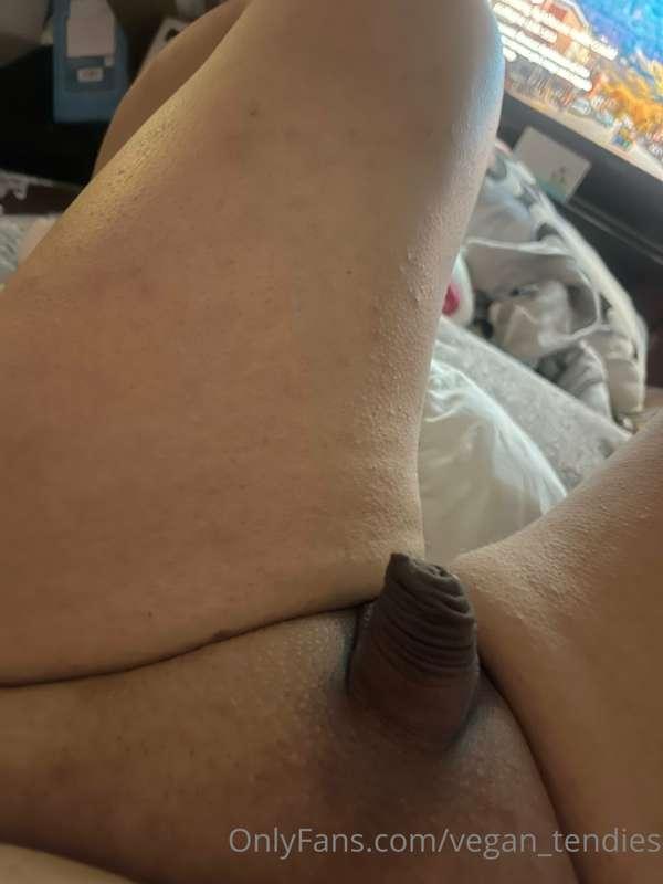 GIRL YO CLIT HARD