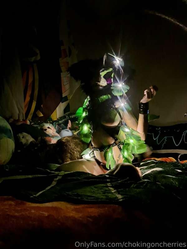 Some fun with my leaf lights~ 🥰

Leave tips to help get more..