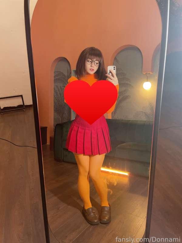 I have heard you’re into smart geek girls with fat ass, just wanna find out is it true or not 🤭  I’d let you pick under my skirt if you want 🥵 And even look at my breasts, but you have to promise me to be gentle 🔥🔥🔥

Welma set! 
🔥 37 pics
🔥 17 topless photos
🔥 underskirt peeking🤭
🔥 lewd poses
🔥 lots of booty views you like so much 


#fyp