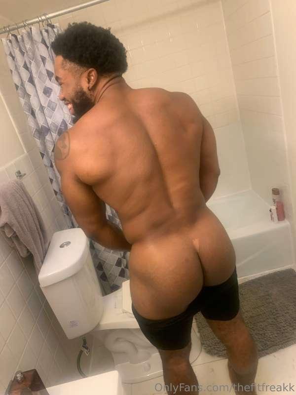 Told my friend to take this picture of my butt and we couldn..