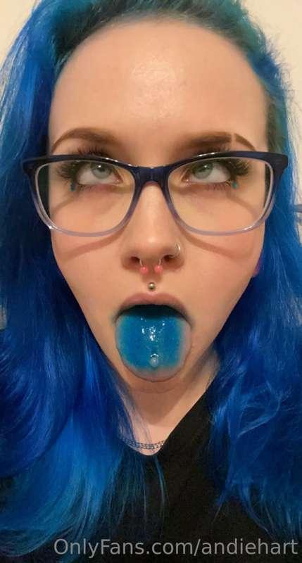 tongue is blue and wet  👅💙