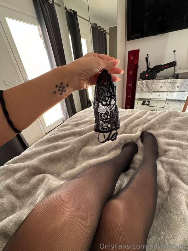 chi vuole un paio di MIE mutandine spedite a domicilio? 🎀se ..
