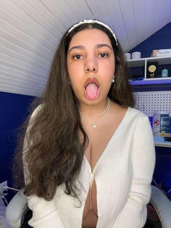 Rate your tongue game from 1-10 below 👅