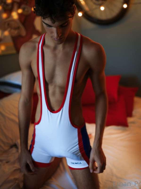 Let’s wrestle 😉 I might get hard! 😈