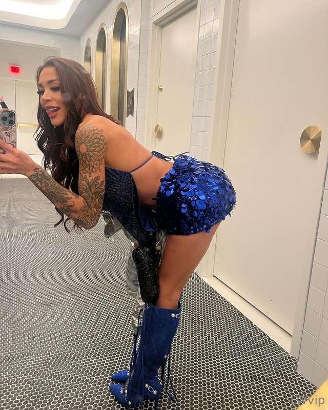 Bending down for you🤭
