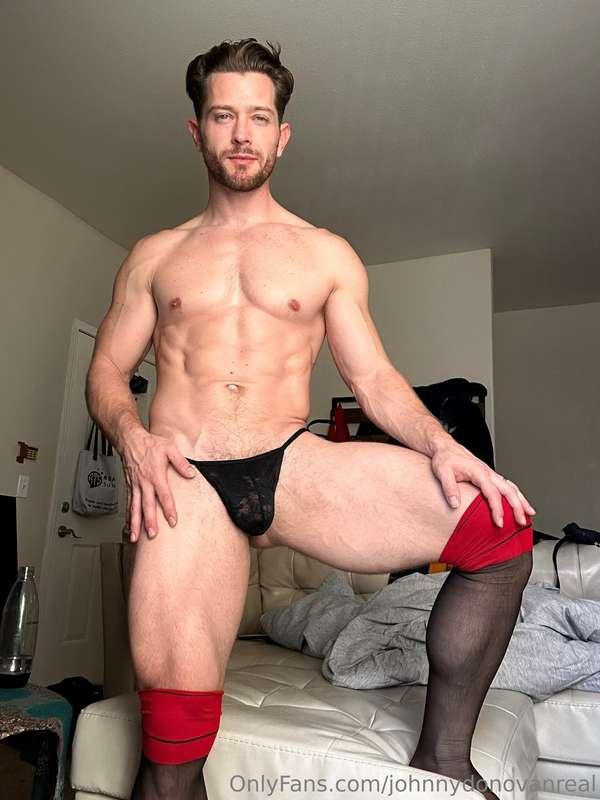 got you hard yet, or should i turn around? 🍑👀