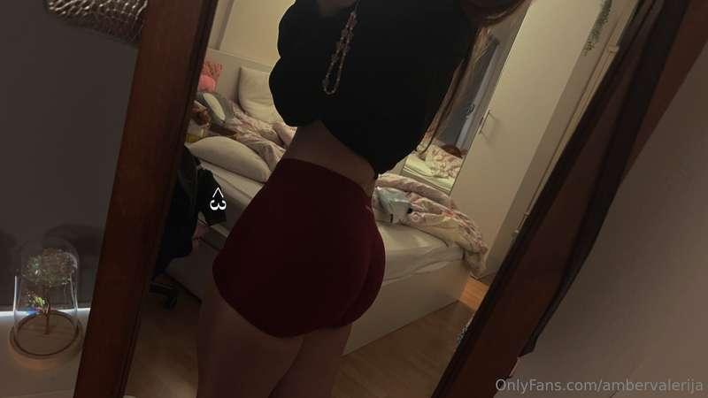I need these shorts in every colour omg