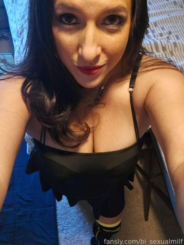 bi_sexualmilf image #0