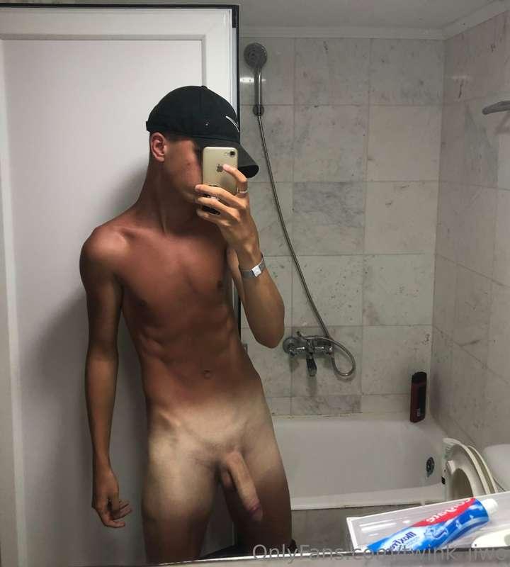 Mirro selfie with my big dick 😍
