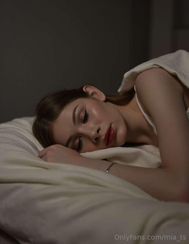 Falling asleep beautifully is also an art.💎 When makeup matc..