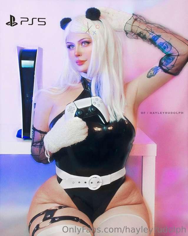PS5-Chan photo set!! 🤍🎮🖤 

A lot of booty 🍑 & of course my p..