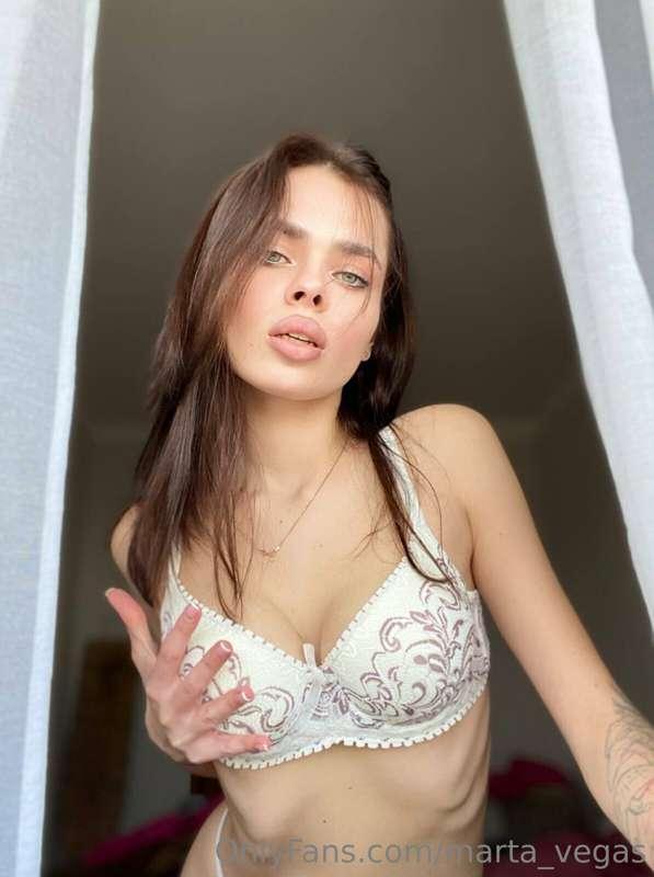 I am Sandra👋🥰, and the passionate fire flows in me🔥, the des..