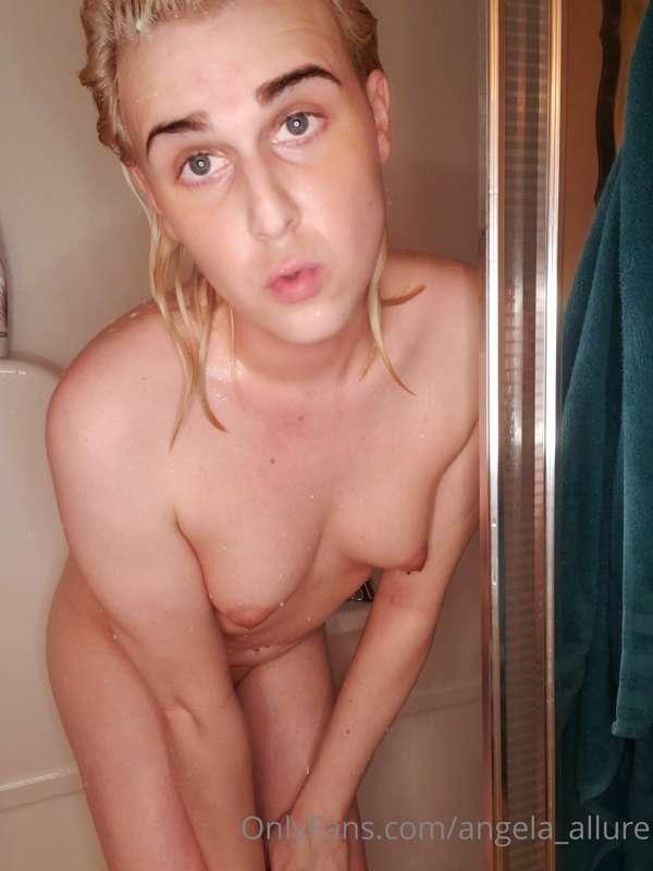 Shower pics 🚿😛 would you hop in with me😘