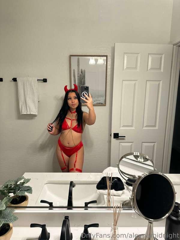 CUM TO GLORY HOLE HEAVEN 😈
.
WATCH me DEEP THROAT & PUNISH T..