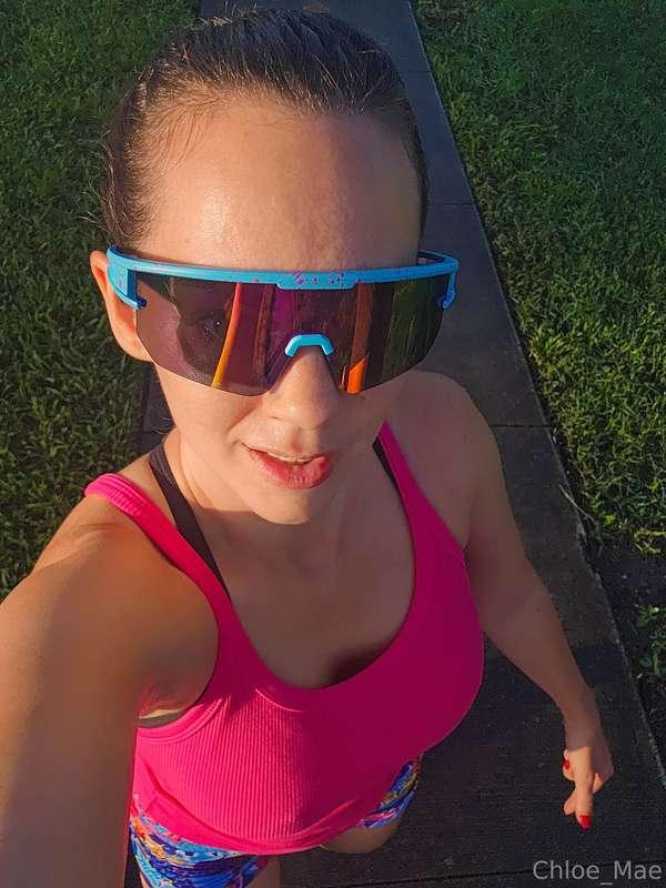Look how I cool I look with these shades