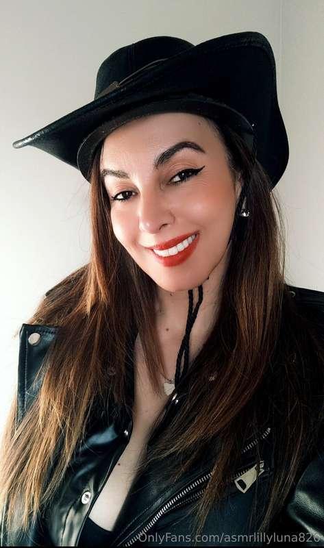 Hiiiii sweetie for custom videos write me a DM ♥️ happy week..