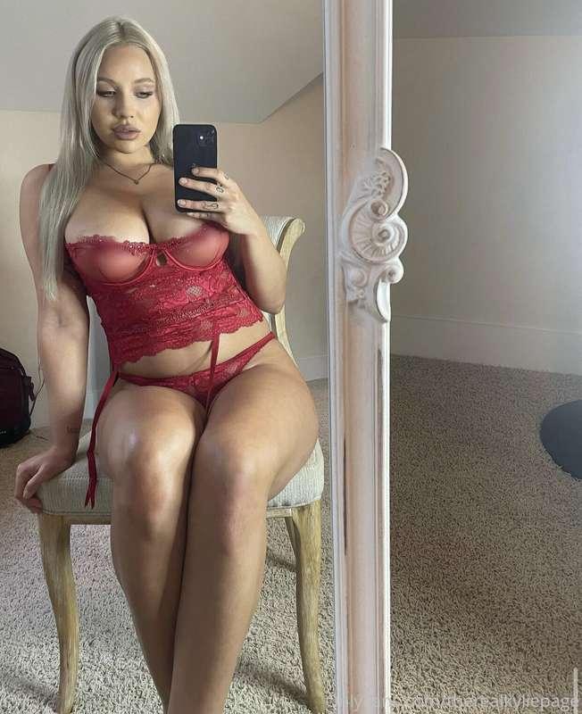 Daddy dm me to play tonight, I'm horny and ready to get fuck..