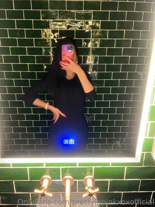 Watch me unzip in my work clothes 🙈🖤🤓