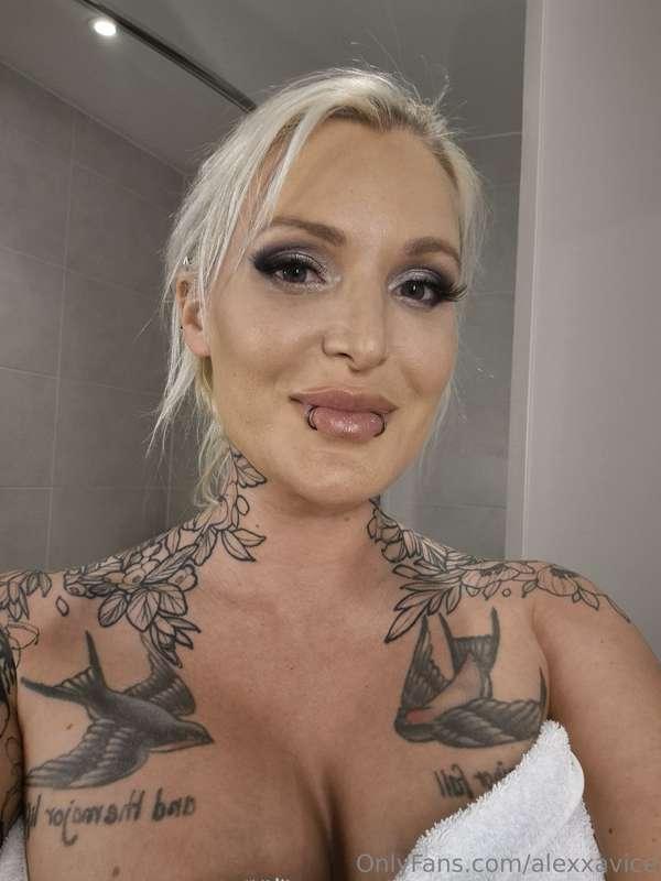 Did my makeup This Good on the train, guess what I did next ..