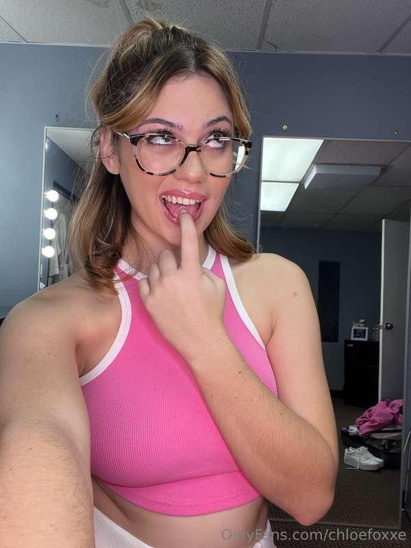 @ellienovaxxx is my cousin, can't believe she made a career ..