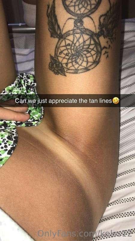 Do you like a tanned girl? 🫢
