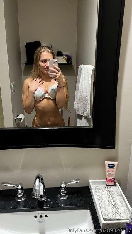Who doesn’t love mirror pics :p