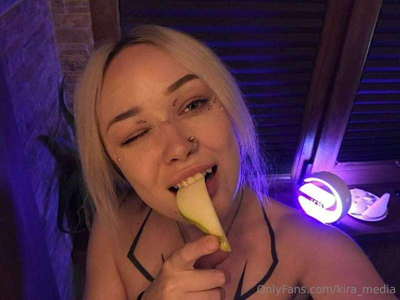 Is s💖x on a first date okay or not? 

I think if you and a p..