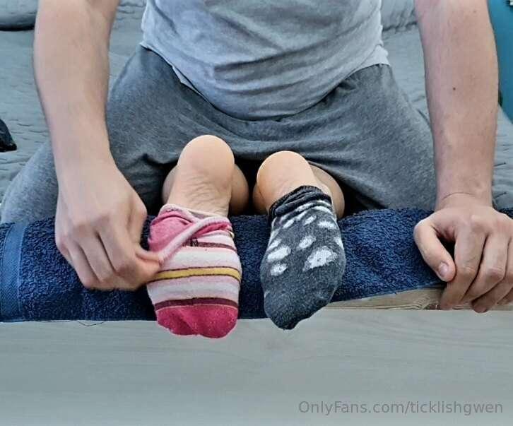 New custom request: Mismatched socks and feet tickling 🧦🎥